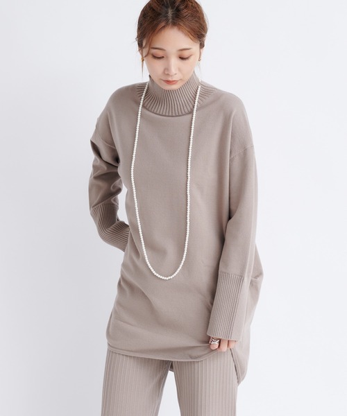 DouDou（ドゥドゥ）の「セットアップタートルチュニック（ニット/セーター・レディース・オフホワイト/チャコールグレー/グリーン/グレイッシュベージュ/ベージュ・FREE）」の4枚目の写真