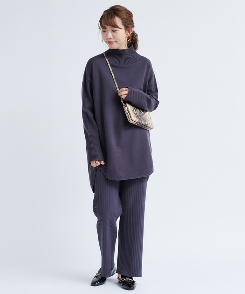 DouDou（ドゥドゥ）の「セットアップタートルチュニック（ニット/セーター・レディース・オフホワイト/チャコールグレー/グリーン/グレイッシュベージュ/ベージュ・FREE）」の8枚目の写真