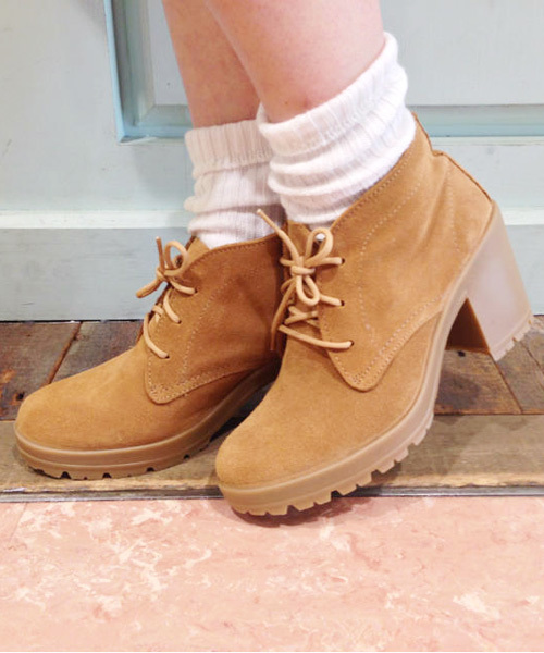 Kastane（カスタネ）の「【Kastane】スエードヒールショートブーツ（ブーティ・レディース・ネイビー/ブラウン/ベージュ・38/39/36/37）」の2枚目の写真