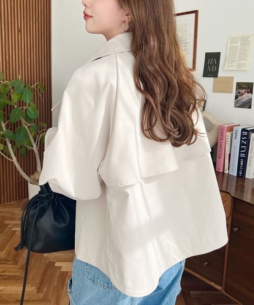 moment+(モーメントプラス)の「【累計販売枚数1万枚突破!】コットンライクツイルキャンディスリーブショートトレンチ(トレンチコート・レディース・グレイッシュベージュ/ブラウン/ライトカーキ/ブラック/ベージュ/アイボリー/カーキ/ネイビー・M/L/S)」の12枚目の写真