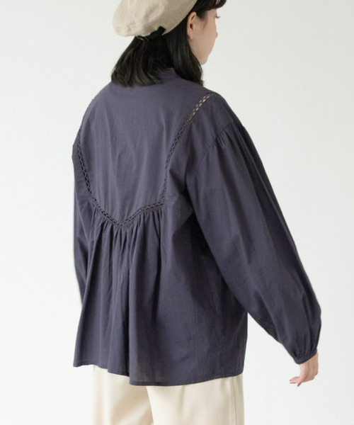 MERLOT（メルロー）の「ピンタッククラシックブラウス（シャツ/ブラウス・レディース・ネイビー/ホワイト・FREE）」の10枚目の写真