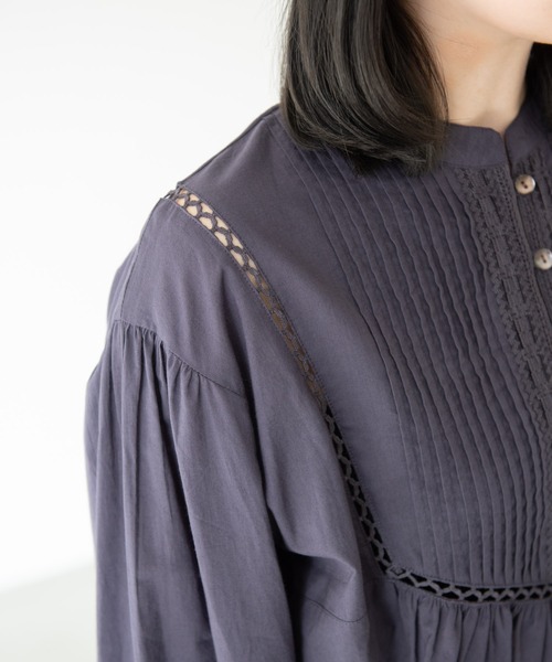 MERLOT（メルロー）の「ピンタッククラシックブラウス（シャツ/ブラウス・レディース・ネイビー/ホワイト・FREE）」の14枚目の写真