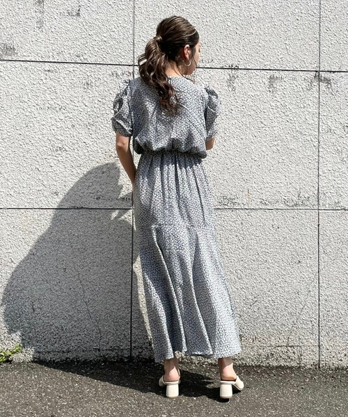 FREE'S MART（フリーズマート）の「◇小花柄ボリュームスリーブマーメイドワンピース（ワンピース・レディース・ホワイト系その他/ブラック系その他/グリーン系その他・FREE）」の9枚目の写真