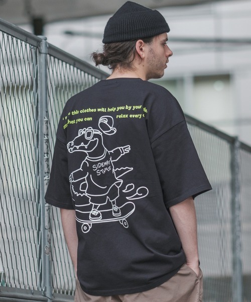 SIDEWAY STANCE（サイドウェイスタンス）の「【SIDEWAY STANCE】プリント ビッグシルエット 半袖Tシャツ（Tシャツ/カットソー・メンズ・パープル/パープル系その他/ホワイト系その他2/ホワイト/ブラック系その他2/ブラック系その他/ホワイト系その他/グレイッシュベージュ/ブラック・LARGE/MEDIUM/X-LARGE）」の10枚目の写真