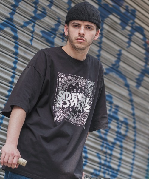 SIDEWAY STANCE（サイドウェイスタンス）の「【SIDEWAY STANCE】プリント ビッグシルエット 半袖Tシャツ（Tシャツ/カットソー・メンズ・パープル/パープル系その他/ホワイト系その他2/ホワイト/ブラック系その他2/ブラック系その他/ホワイト系その他/グレイッシュベージュ/ブラック・LARGE/MEDIUM/X-LARGE）」の16枚目の写真