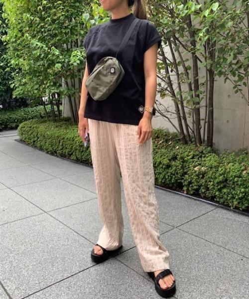 PIPING HOT FUTURE(パイピングホットフューチャー)の「MOCK NECK T-SHIRTS(Tシャツ/カットソー・レディース・ホワイト/ブラック/ブラウン・SMALL/MEDIUM/LARGE)」の3枚目の写真