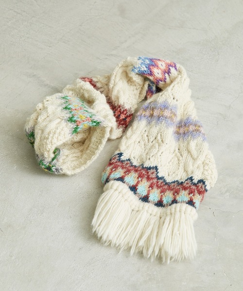 cardo fabrica（カルドファブリカ）の「ケーブル×編み込み柄ハンドニットマフラー（マフラー・レディース・キナリ・FREE）」の6枚目の写真