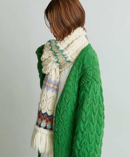 cardo fabrica（カルドファブリカ）の「ケーブル×編み込み柄ハンドニットマフラー（マフラー・レディース・キナリ・FREE）」の4枚目の写真