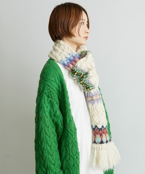 cardo fabrica（カルドファブリカ）の「ケーブル×編み込み柄ハンドニットマフラー（マフラー・レディース・キナリ・FREE）」の5枚目の写真