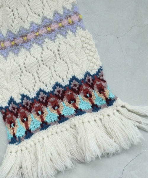 cardo fabrica（カルドファブリカ）の「ケーブル×編み込み柄ハンドニットマフラー（マフラー・レディース・キナリ・FREE）」の18枚目の写真