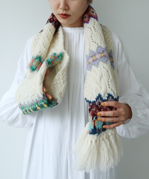 cardo fabrica（カルドファブリカ）の「ケーブル×編み込み柄ハンドニットマフラー（マフラー・レディース・キナリ・FREE）」の11枚目の写真