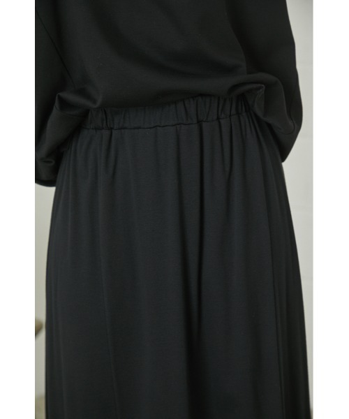 RIM.ARK（リムアーク）の「Back volume skirt set up（サロペット/オーバーオール・レディース・ブラック/ダークグリーン/ライトベージュ・FREE）」の16枚目の写真