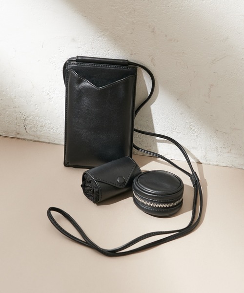 ear PAPILLONNER(イアパピヨネ)の「【牛革】3点モバイルウォレットショルダーバッグ(ショルダーバッグ・レディース・ブラック/バーガンディー・FREE)」の2枚目の写真