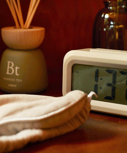 LAKOLE（ラコレ）の「アラーム付きデジタル置き時計 / 228358（置時計・レディース・グリーン/アイボリー/チャコール・FREE）」の2枚目の写真