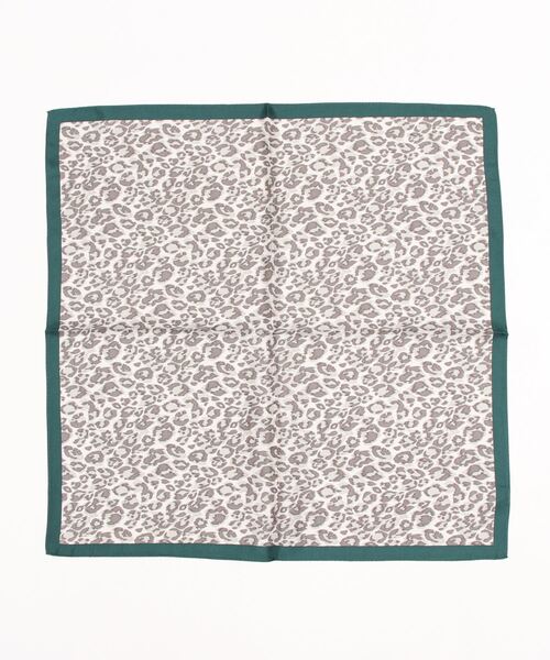 wiz（ウィズ）の「ウィズ wiz / フレーム ヒョウ柄 シルク スカーフ 日本製（バンダナ/スカーフ・レディース・ブラック/グリーン・FREE）」の4枚目の写真
