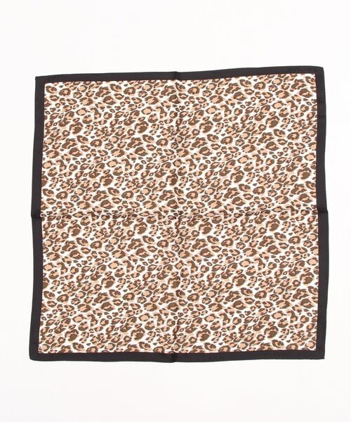 wiz（ウィズ）の「ウィズ wiz / フレーム ヒョウ柄 シルク スカーフ 日本製（バンダナ/スカーフ・レディース・ブラック/グリーン・FREE）」の5枚目の写真