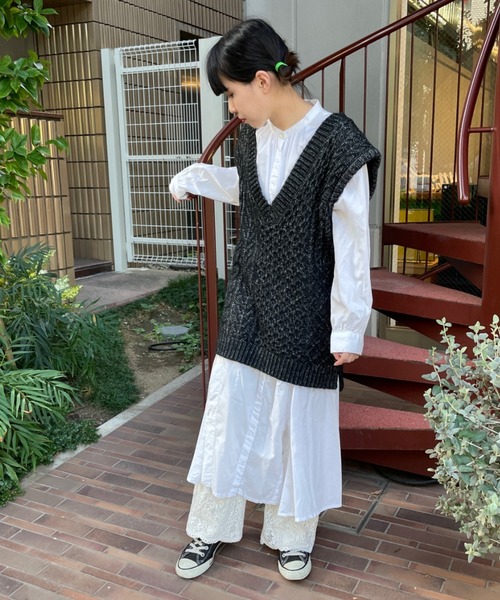 DuKKah(デュカ)の「Dukkah/VネックケーブルBIGベスト(ベスト・レディース・ブラック/グリーン・X-SMALL)」の2枚目の写真