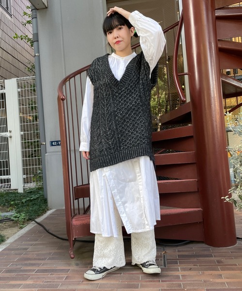 DuKKah(デュカ)の「Dukkah/VネックケーブルBIGベスト(ベスト・レディース・ブラック/グリーン・X-SMALL)」の20枚目の写真