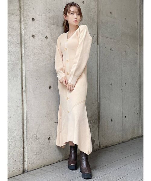 dazzlin(ダズリン)の「マーメイドニットVネックワンピース(ワンピース・レディース・オレンジ/ブルー/モカ・SMALL/MEDIUM)」の15枚目の写真