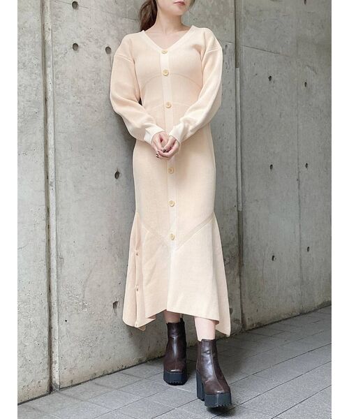 dazzlin(ダズリン)の「マーメイドニットVネックワンピース(ワンピース・レディース・オレンジ/ブルー/モカ・SMALL/MEDIUM)」の16枚目の写真