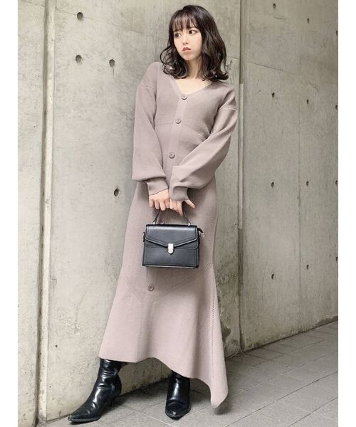 dazzlin(ダズリン)の「マーメイドニットVネックワンピース(ワンピース・レディース・オレンジ/ブルー/モカ・SMALL/MEDIUM)」の2枚目の写真