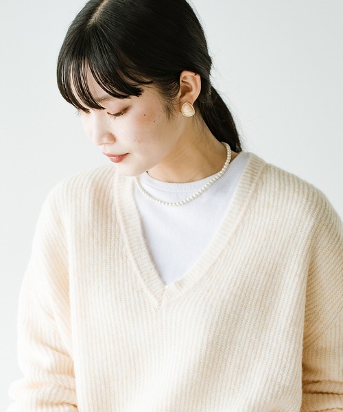 haco!（ハコ）の「ロンTもスウェットも一瞬でクラスアップしてくれる！気軽で便利なガラスパールネックレス by que made me（ネックレス・レディース・ホワイト・ONE SIZE）」の6枚目の写真