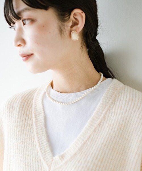 haco!（ハコ）の「ロンTもスウェットも一瞬でクラスアップしてくれる！気軽で便利なガラスパールネックレス by que made me（ネックレス・レディース・ホワイト・ONE SIZE）」の13枚目の写真