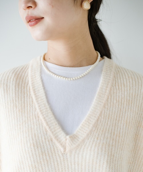 haco!（ハコ）の「ロンTもスウェットも一瞬でクラスアップしてくれる！気軽で便利なガラスパールネックレス by que made me（ネックレス・レディース・ホワイト・ONE SIZE）」の4枚目の写真