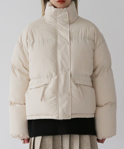 UNE MANSION(ユヌマンション)の「ジッパーポケットショート中綿ジャケット(ダウンジャケット/コート・レディース・ブラック/ブラウン/アイボリー・FREE)」の10枚目の写真