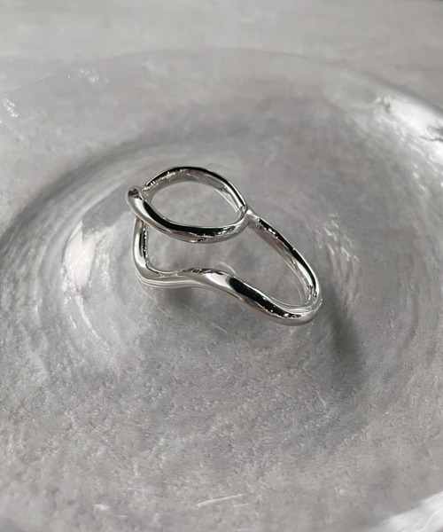 iso（イソ）の「ツイストボリュームフィンガーリング（リング・レディース・ゴールド/シルバー・FREE）」の5枚目の写真
