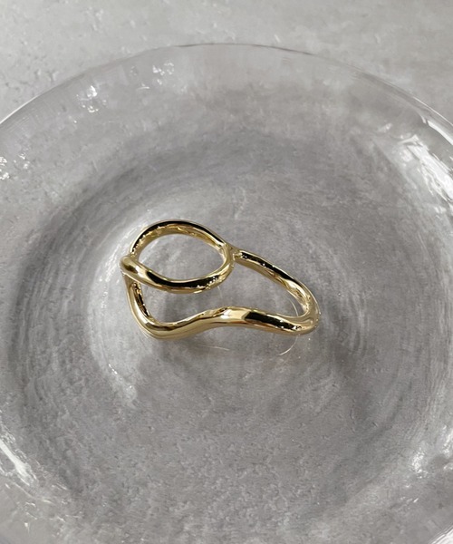 iso（イソ）の「ツイストボリュームフィンガーリング（リング・レディース・ゴールド/シルバー・FREE）」の9枚目の写真