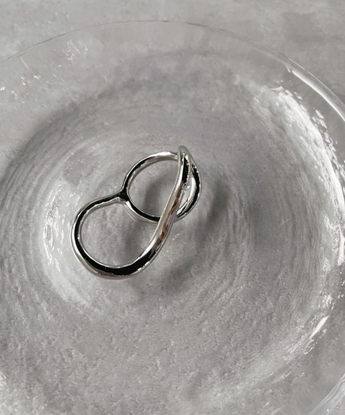 iso（イソ）の「ツイストボリュームフィンガーリング（リング・レディース・ゴールド/シルバー・FREE）」の4枚目の写真