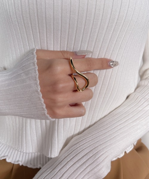 iso（イソ）の「ツイストボリュームフィンガーリング（リング・レディース・ゴールド/シルバー・FREE）」の13枚目の写真