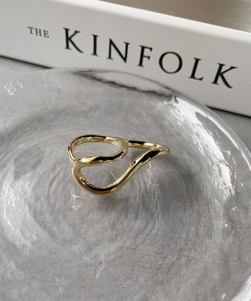 iso（イソ）の「ツイストボリュームフィンガーリング（リング・レディース・ゴールド/シルバー・FREE）」の12枚目の写真