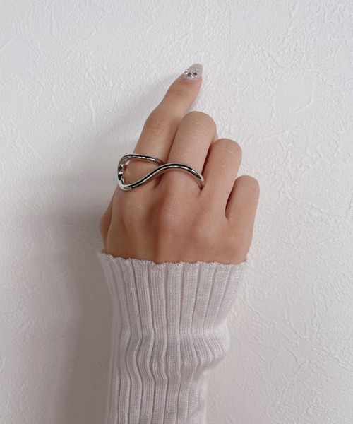 iso（イソ）の「ツイストボリュームフィンガーリング（リング・レディース・ゴールド/シルバー・FREE）」の16枚目の写真