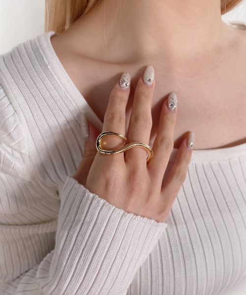 iso（イソ）の「ツイストボリュームフィンガーリング（リング・レディース・ゴールド/シルバー・FREE）」の15枚目の写真