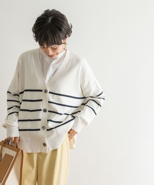 URBAN RESEARCH(アーバンリサーチ)の「コットンスムースVネックカーディガン(カーディガン/ボレロ・レディース・グリーン/ホワイト系その他/ベージュ・FREE)」の2枚目の写真