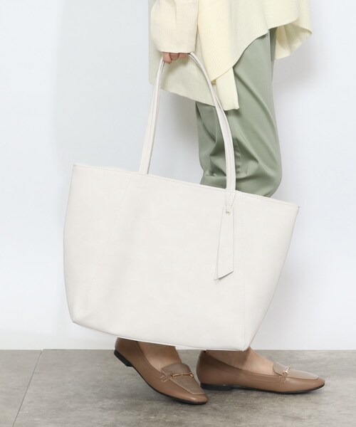 SHOO・LA・RUE（シューラルー）の「◆シンプル合皮トート（トートバッグ・レディース・ブラック/カーキ/ブルー/ナチュラル/キャメル/ピンク系・00）」の7枚目の写真