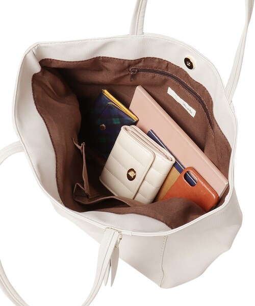 SHOO・LA・RUE（シューラルー）の「◆シンプル合皮トート（トートバッグ・レディース・ブラック/カーキ/ブルー/ナチュラル/キャメル/ピンク系・00）」の12枚目の写真