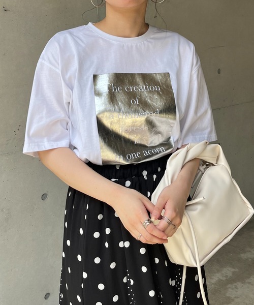 prose verse（プロズヴェール）の「箔プリントオーバーサイズTシャツ（Tシャツ/カットソー・レディース・オフホワイト/ブラック/グレイッシュベージュ/チャコールグレー・MEDIUM）」の2枚目の写真