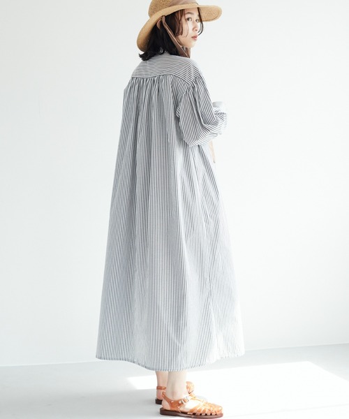 ELENCARE DUE（エレンカーレデュエ）の「・ELENCARE DUE ストライプシャツワンピース（ワンピース・レディース・ブラック/ベージュ/ブルー/グリーン・FREE）」の2枚目の写真