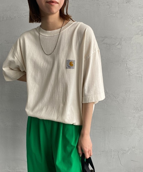 Carhartt WIP（カーハートダブリューアイピー）の「[carhartt WIP/カーハートダブリューアイピー]  NELSON ワンポイントロゴＴシャツ（Tシャツ/カットソー・レディース・ブラック/パープル/ナチュラル・M/L）」の2枚目の写真