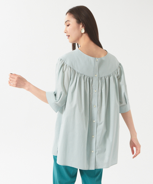 qualite（カリテ）の「ローンギャザーパフブラウス（シャツ/ブラウス・レディース・オフホワイト/ライトブルー/ネイビー・フリー）」の3枚目の写真