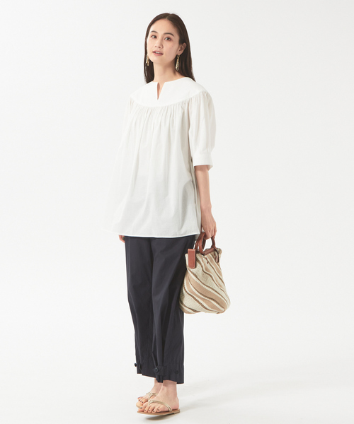 qualite（カリテ）の「ローンギャザーパフブラウス（シャツ/ブラウス・レディース・オフホワイト/ライトブルー/ネイビー・フリー）」の22枚目の写真