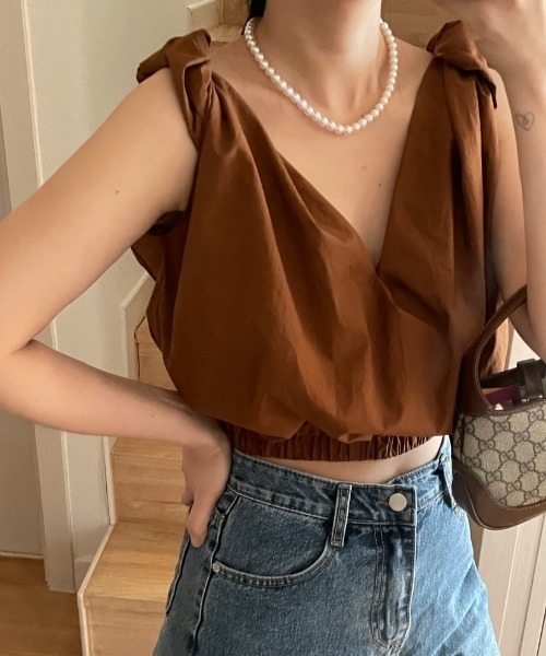 MANGROVE（マングローブ）の「トーションショルダートップス（タンクトップ・レディース・ブルー/グリーン/アイボリー/ブラウン/ホワイト/ブラック/ライトグリーン・FREE）」の5枚目の写真