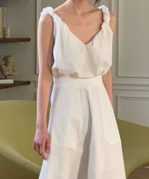 MANGROVE（マングローブ）の「トーションショルダートップス（タンクトップ・レディース・ブルー/グリーン/アイボリー/ブラウン/ホワイト/ブラック/ライトグリーン・FREE）」の2枚目の写真