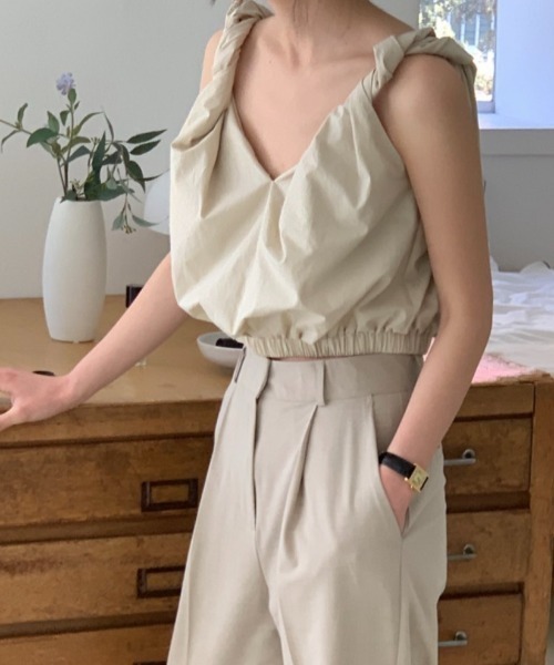 MANGROVE（マングローブ）の「トーションショルダートップス（タンクトップ・レディース・ブルー/グリーン/アイボリー/ブラウン/ホワイト/ブラック/ライトグリーン・FREE）」の3枚目の写真