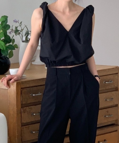 MANGROVE（マングローブ）の「トーションショルダートップス（タンクトップ・レディース・ブルー/グリーン/アイボリー/ブラウン/ホワイト/ブラック/ライトグリーン・FREE）」の4枚目の写真