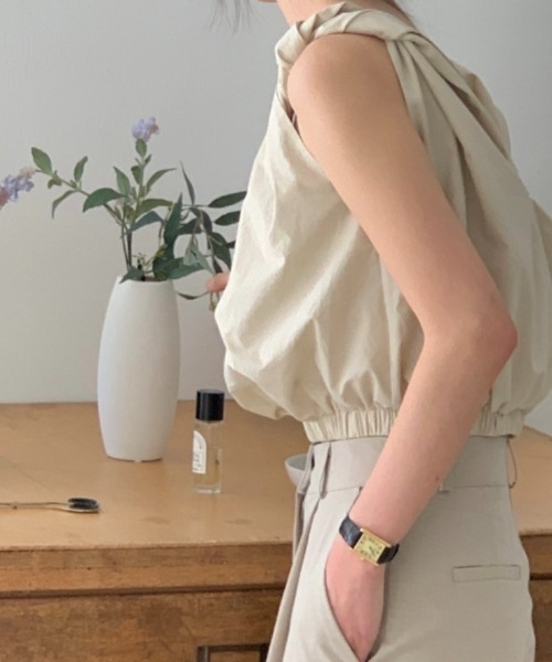 MANGROVE（マングローブ）の「トーションショルダートップス（タンクトップ・レディース・ブルー/グリーン/アイボリー/ブラウン/ホワイト/ブラック/ライトグリーン・FREE）」の15枚目の写真