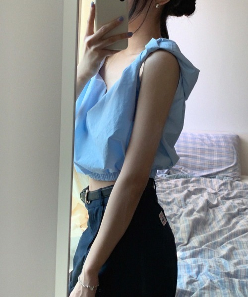 MANGROVE（マングローブ）の「トーションショルダートップス（タンクトップ・レディース・ブルー/グリーン/アイボリー/ブラウン/ホワイト/ブラック/ライトグリーン・FREE）」の9枚目の写真